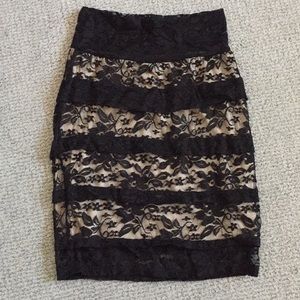 Black/cream lace skirt